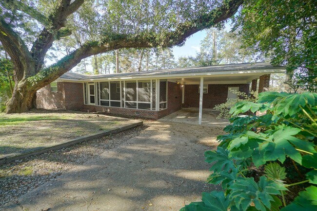 Building Photo - Cozy 3/2 Single Family Home