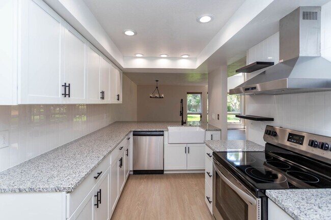 Foto del edificio - Beautiful Townhome in Central Colorado Springs!