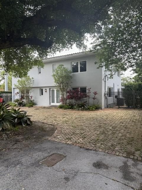Building Photo - 4805 University Dr