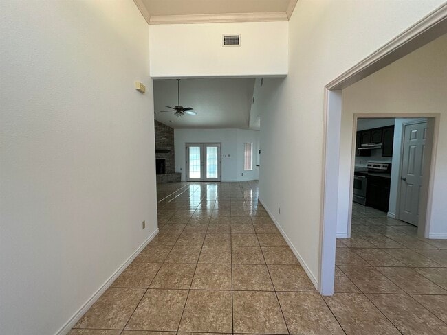 Building Photo - 302 Echo Valley Dr