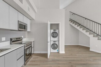 Building Photo - 825 S Coronado St