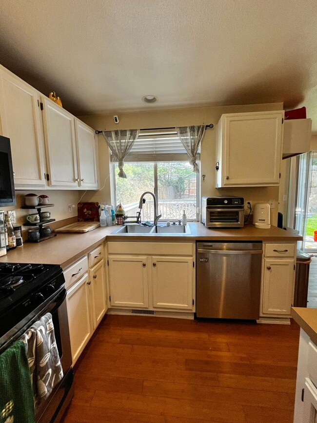 Foto del edificio - Pet Friendly Home Close to Everything