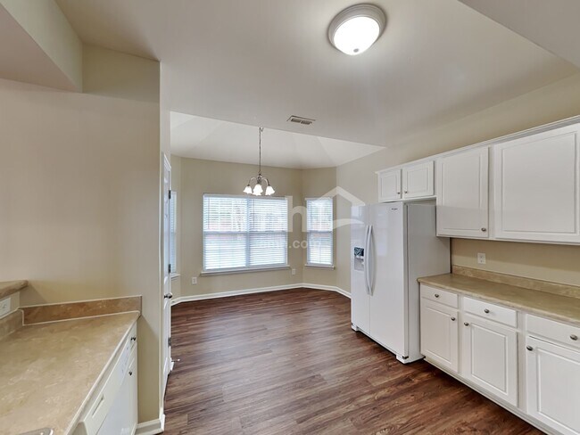 Foto del edificio - 7472 Riverland Dr