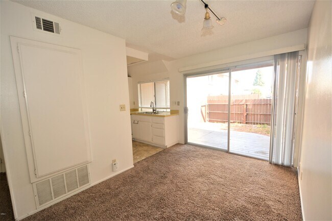 Foto del edificio - 1435 Iguana Cir