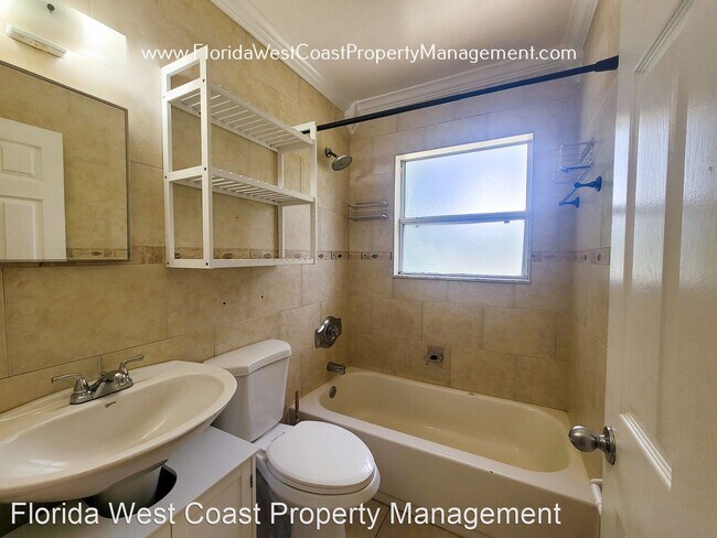 Building Photo - 2 br, 1 bath House - 2467 Hyde Park St