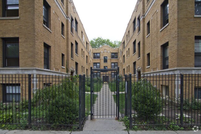 Building Photo - 2647 N Spaulding Ave