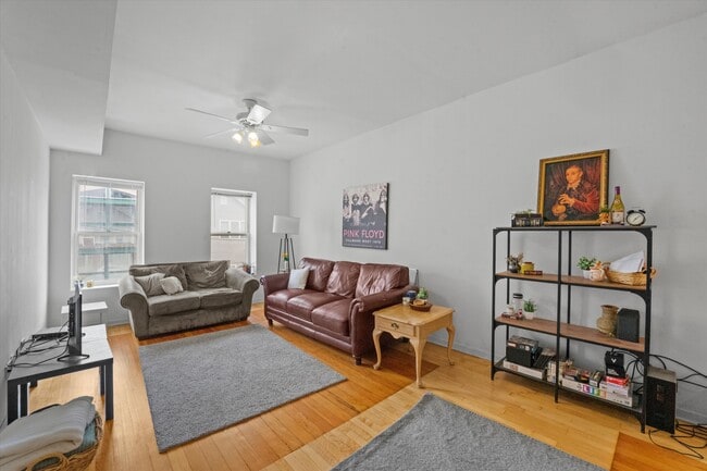 Building Photo - 2422 N Clybourn Ave