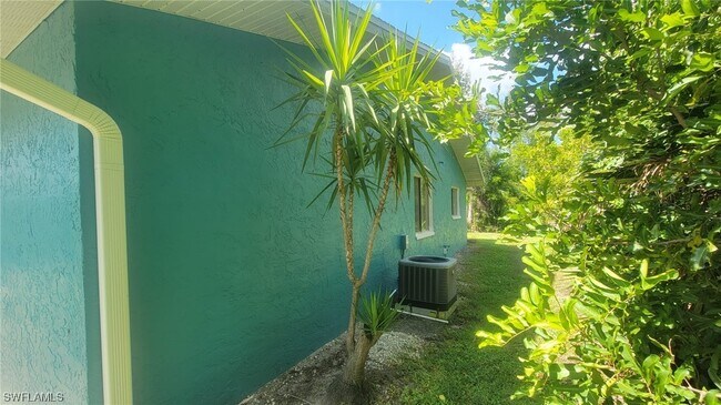 Building Photo - 19040 Miami Blvd