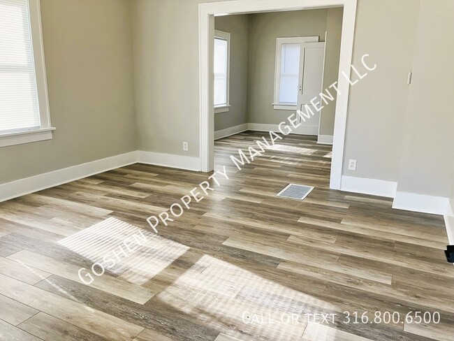 Building Photo - Updated 3 Bed 1.5 Bath Home with unique lo...