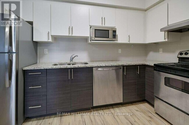 Building Photo - 258B-258B Sunview St