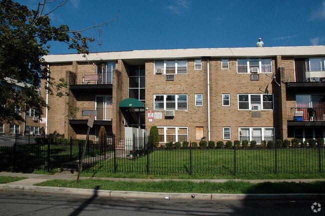 Building Photo - On Apartments