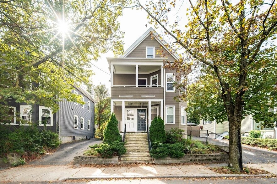 Primary Photo - 148 Albion St