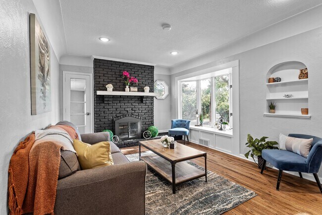 Building Photo - GORGEOUS Executive Home For Rent!