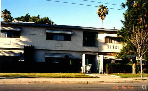 Foto del edificio - 11121 Chapman Ave