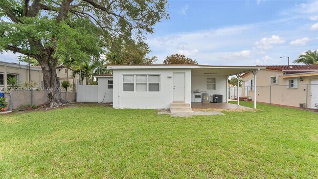 Foto del edificio - 4840 SW 5th Terrace