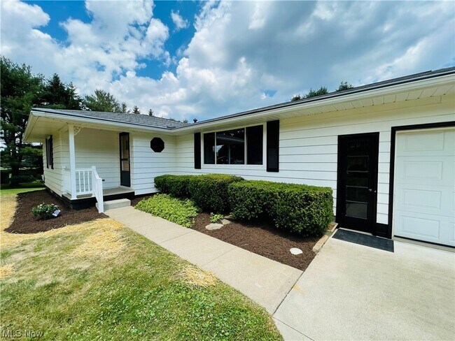 Building Photo - 1077 Dawn Dr NE