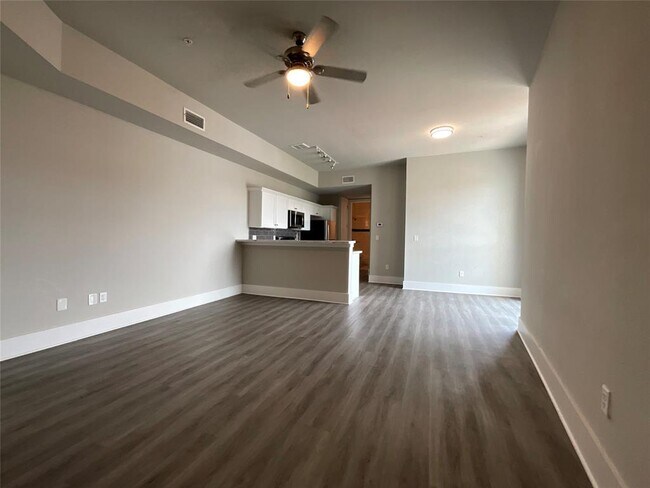 Building Photo - 2727 Houston Ave