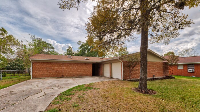 Primary Photo - 409 Inwood Dr