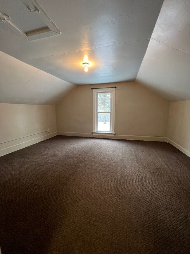 Building Photo - THR -03- Galesville