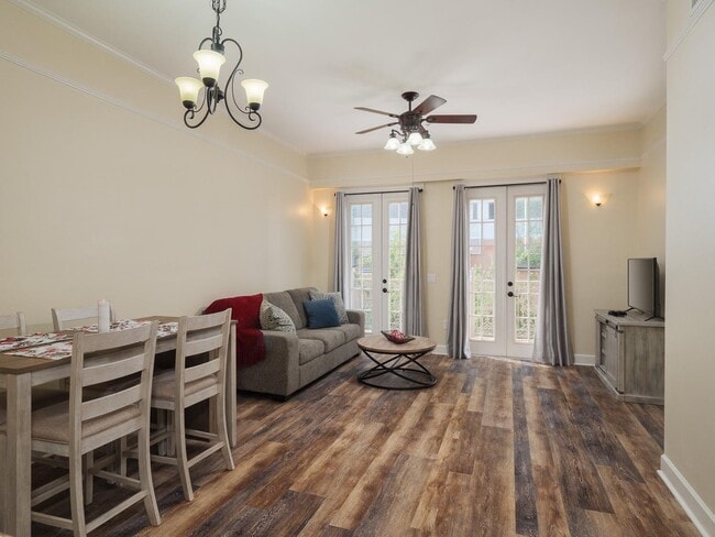 Foto del edificio - Jackson Square - Remodeled 2 Bedroom, 2 Bathroom Condo