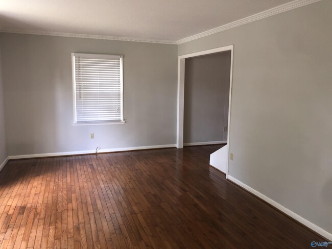Building Photo - 5642 Chickasaw Dr