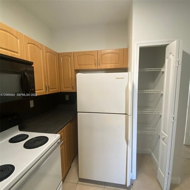 Foto del edificio - 1660 SE 29th St