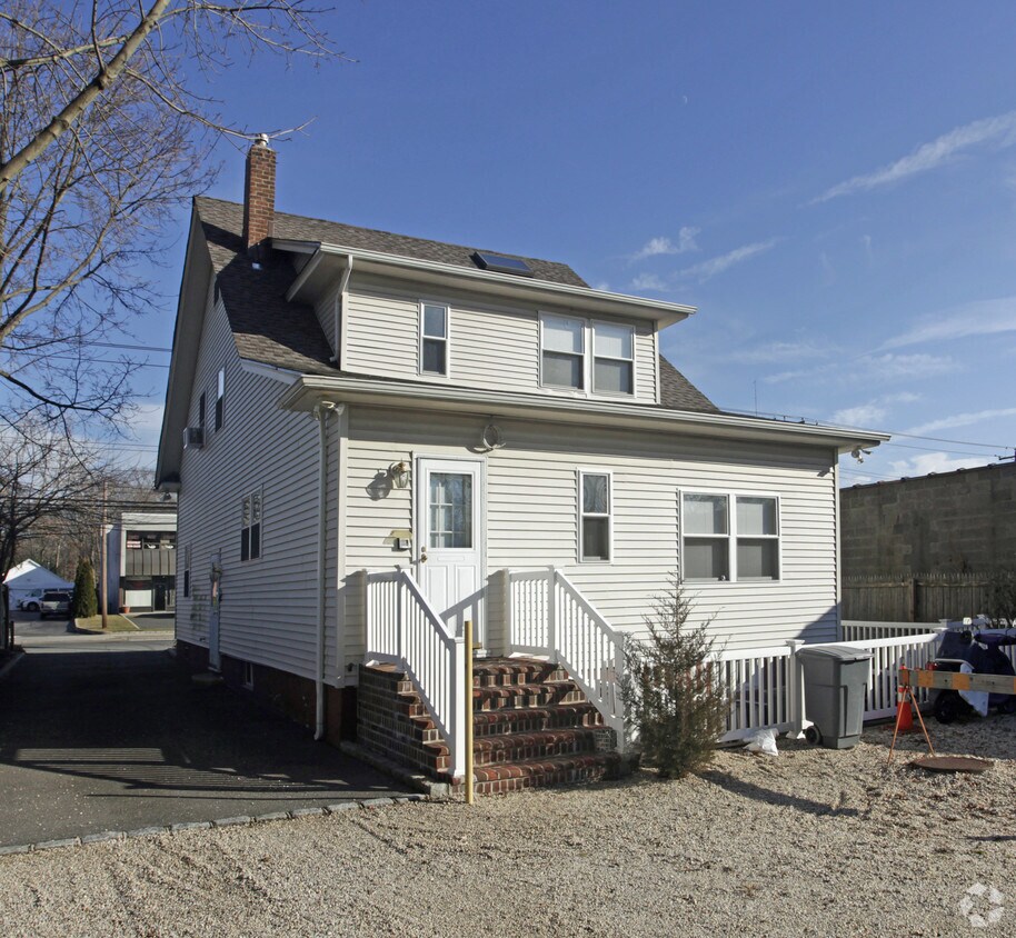 Building Photo - 338 Larkfield Rd