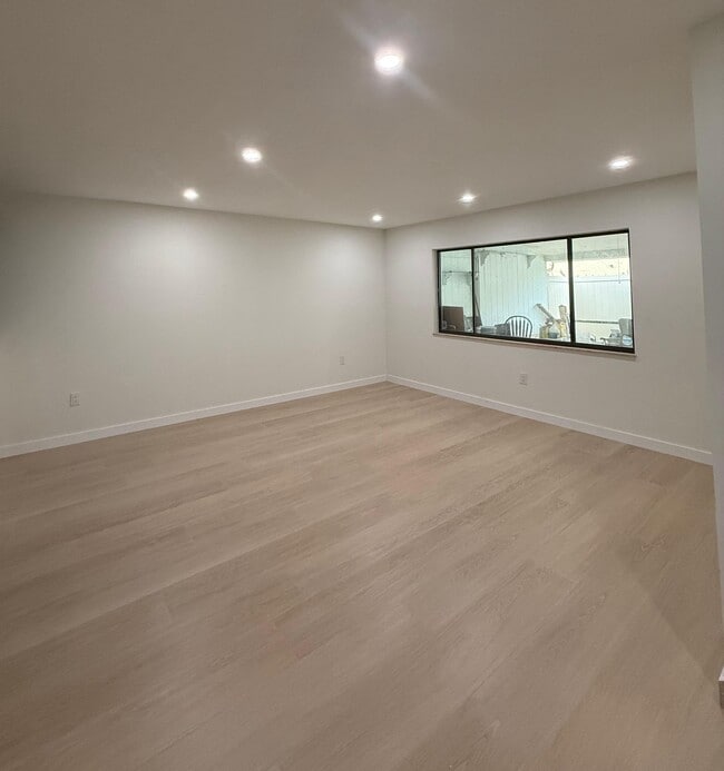 Sala de estar - 5347 Emerald Isle Dr