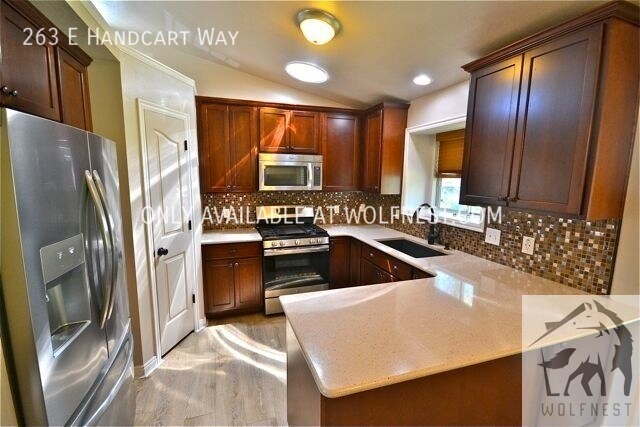 Foto del edificio - No Deposit Option! Amazing 3 Bedroom Sandy...