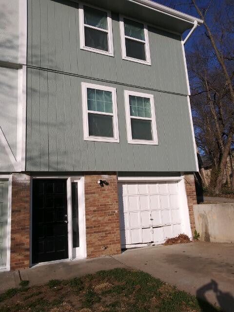 Building Photo - TOWNHOUSE COMING SOON!