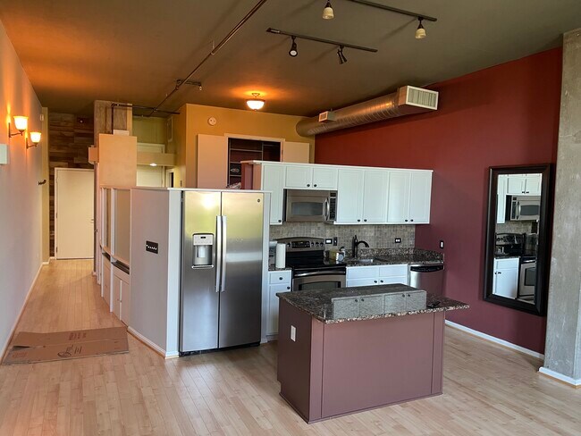 Building Photo - 2720 S Arlington Mill Dr