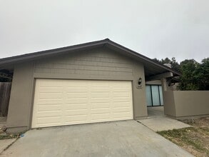 Building Photo - 547 De Leon Dr