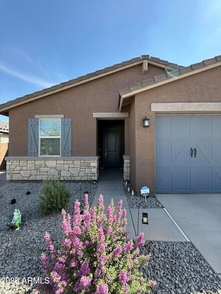 Building Photo - 2609 E San Miguel Dr