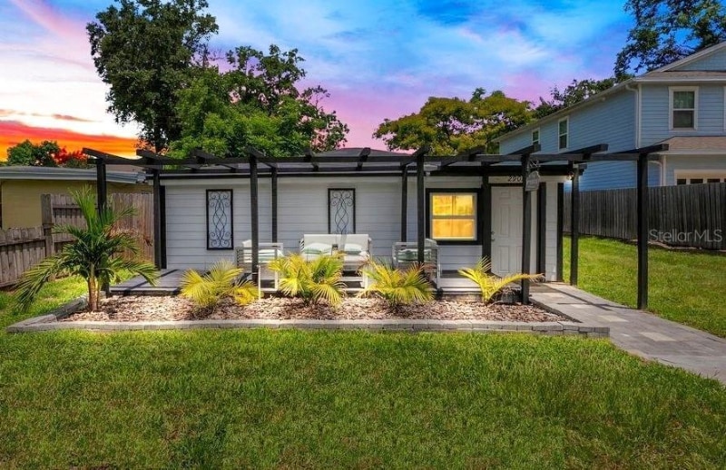 Foto principal - 2907 E Washington St