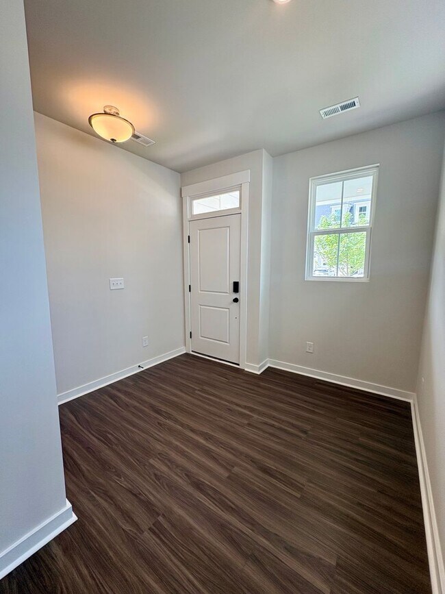 Building Photo - Brand New 3BR/2.5BA Townhouse in Griffith Lakes