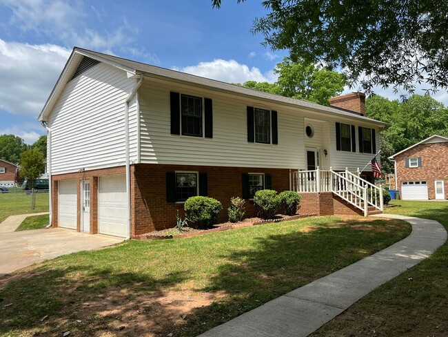 Building Photo - Incredible Location in N Davidson Co with ...