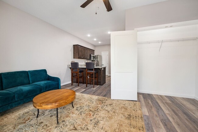 Building Photo - The Vibe Crossing