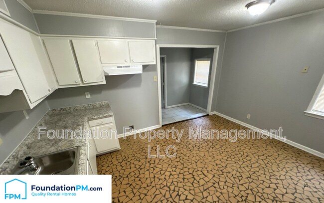 Building Photo - 3016 Sienna Rd