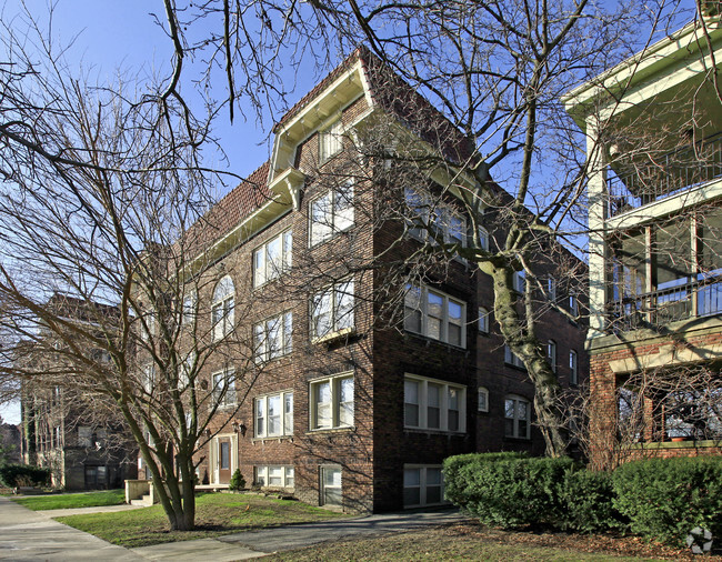 Foto del edificio - Euclid Heights Blvd Apartments