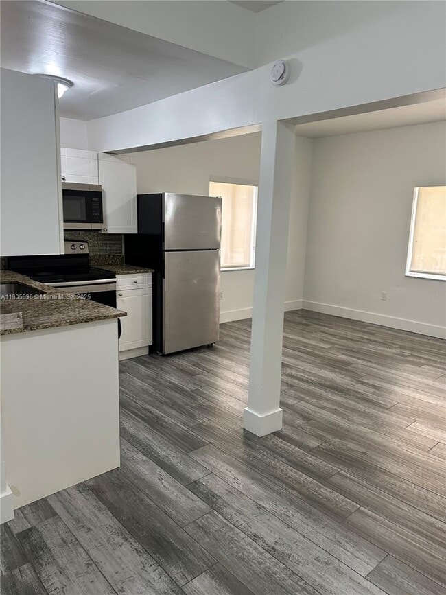 Foto del edificio - 2500 NE 192 St