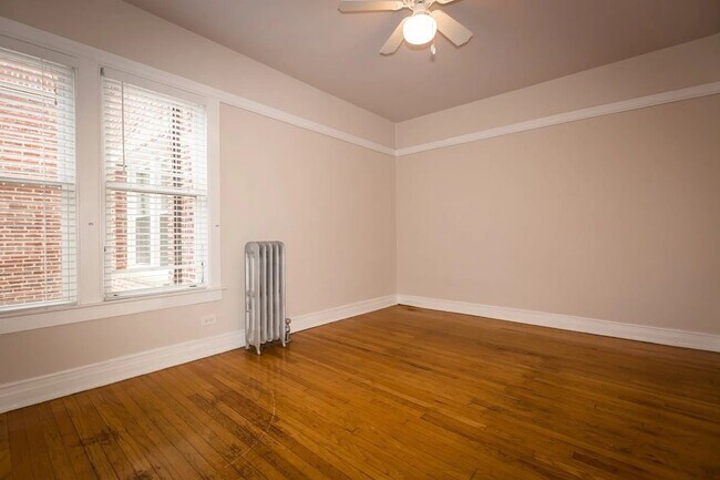 Building Photo - 1437 W Lunt Ave