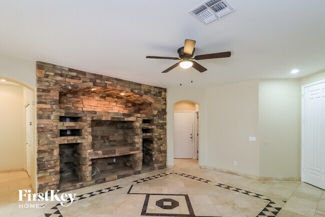 Foto del edificio - 5777 W Golden Ln