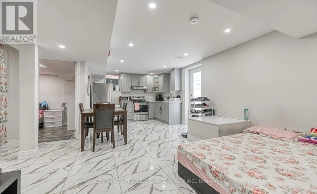 Building Photo - 33 Ezra Cres