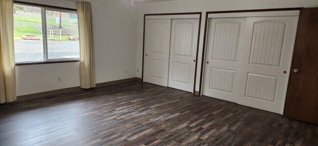Foto del edificio - 1245 Old Ferry Rd