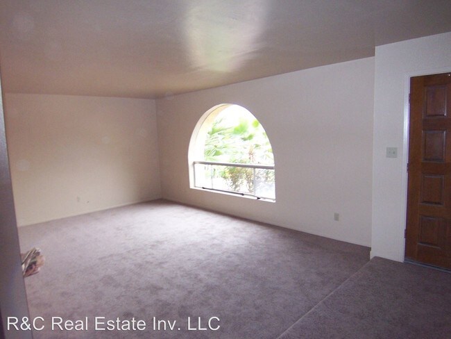 Building Photo - 610 W Medina Ave