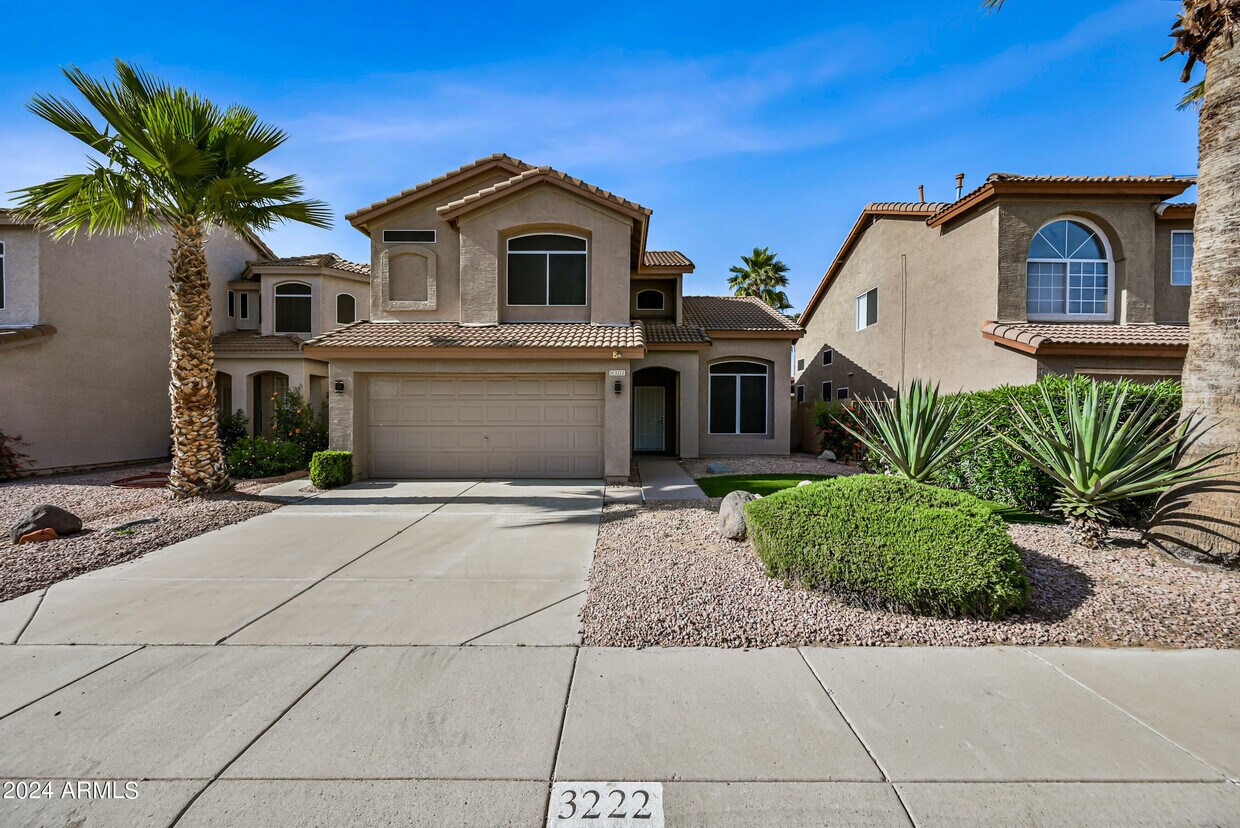 Foto principal - 3222 E Wickieup Ln