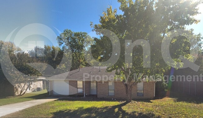 Building Photo - 4904 Brookhollow Dr