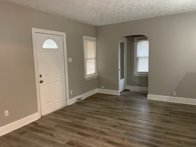 Foto del edificio - 816 Cody Ct NW