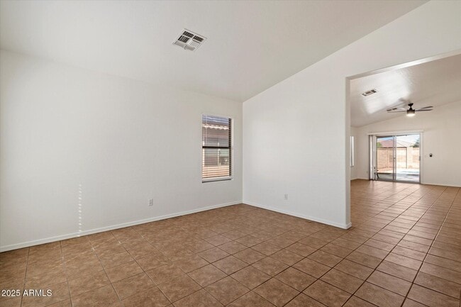 Foto del edificio - 15848 W Woodlands Ave