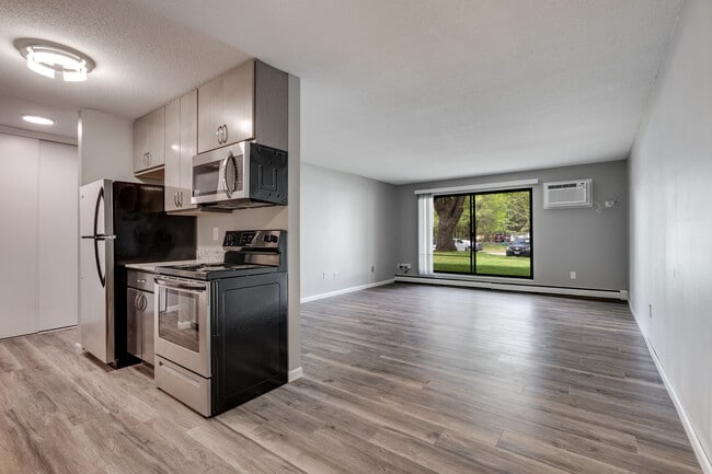 Building Photo - Garden Oaks